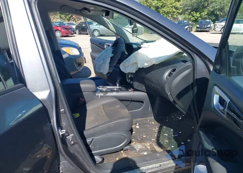 2017 Nissan Pathfinder Sv z USA, uszkodzony, nr VIN 5N1DR2MM6HC913285